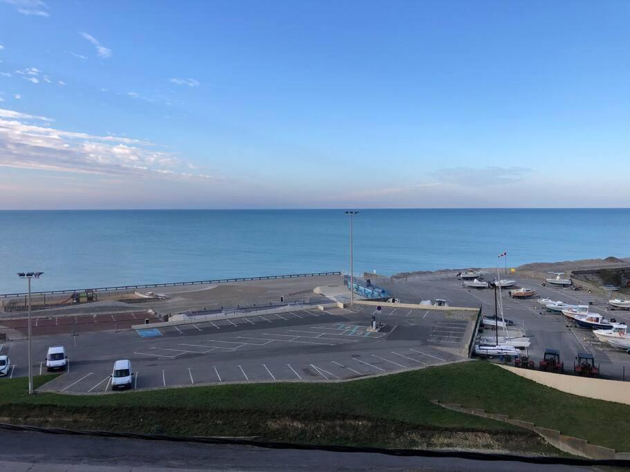 Pleine Face Mer Et Plage Ault Exterior photo