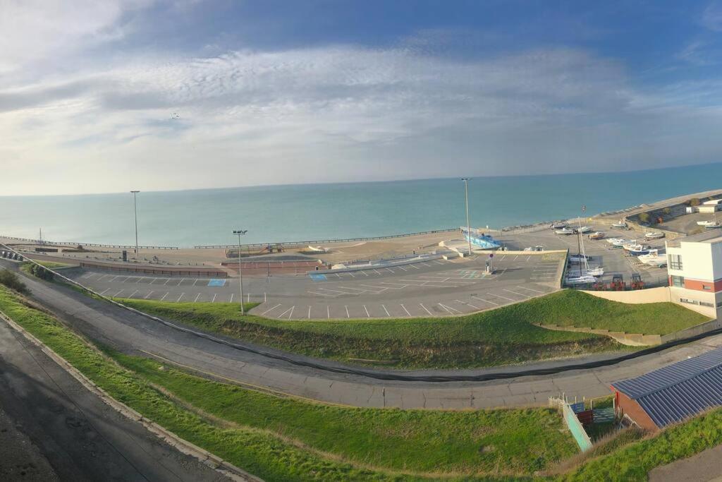 Pleine Face Mer Et Plage Ault Exterior photo